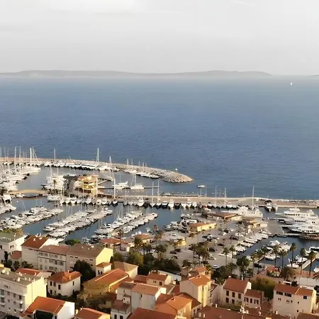 Saint Clair Pieds Dans L'eau Le Lavandou